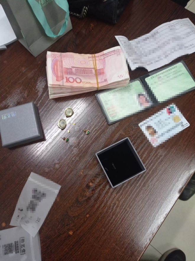 医院暖心一幕：保安拾金不昧，守护患者安心就医路