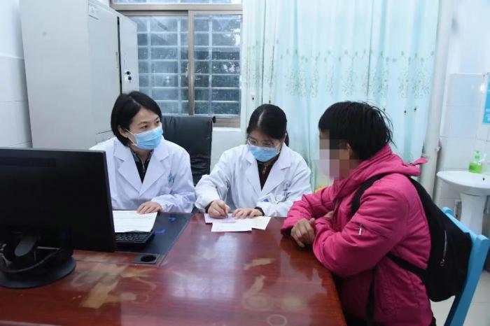 医海执灯，“白衣木兰”绽光芒（史巧静） (3).jpg