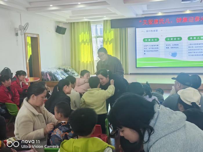 传递雷锋精神，温暖特殊儿童1 (1).jpg