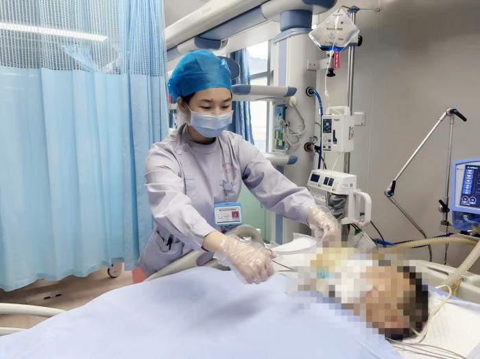 在ICU的十年：用生命守护生命1 (1).jpg