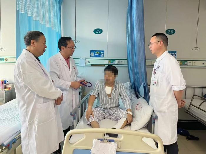 院士工作站落户郴州，他带队取得突破性进展！ (1).jpg