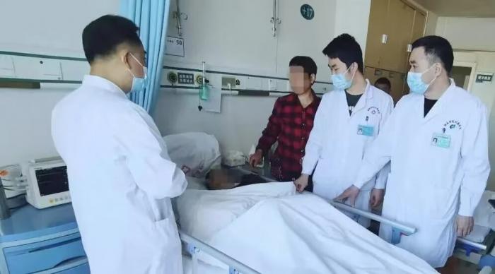 病房里的青春灯塔1 (1).jpg