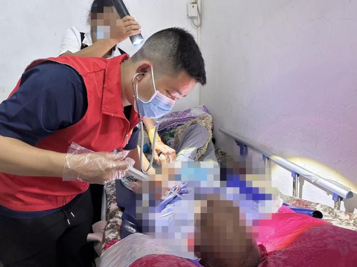 跨越八十公里的守护：湘南学院附属医院“网约护士”上门解忧