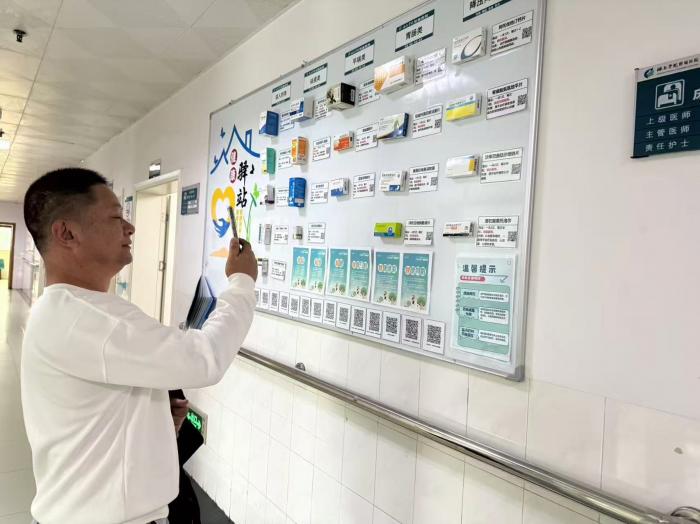 药品墙化身“用药百科”，健康科普守护患者平安1 (2).jpg