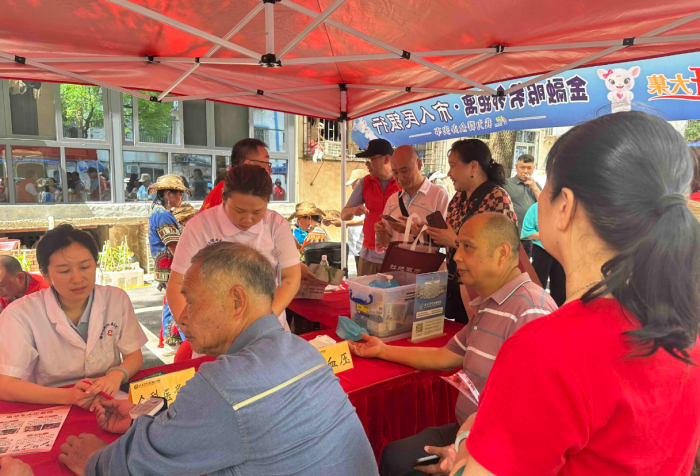 义诊服务暖民心 科普互动传健康